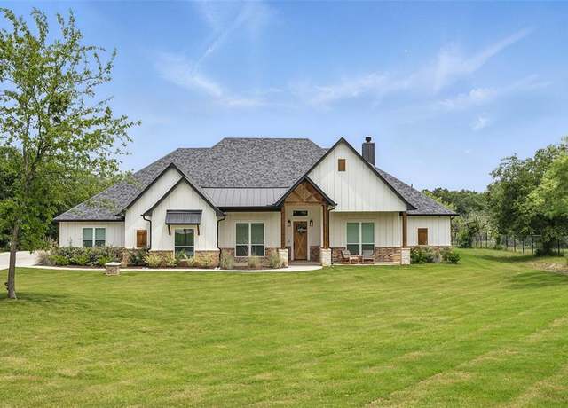 Property at 304 Red Roan Rdg, Weatherford, TX 76087, 4 beds, 3.5 baths