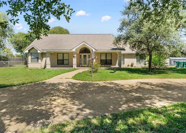 Property at 100 Spring Oak St, Lacy Lakeview, TX 76705, 3 beds, 3 baths
