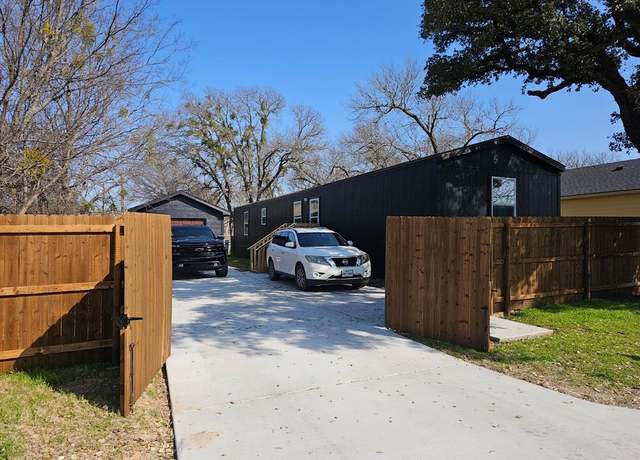 Property at 3005 Rockwood Dr, Granbury, TX 76048, 3 beds, 2 baths