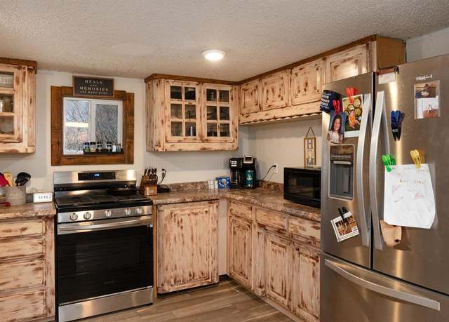 Property at 1719 E Bankhead Dr, Weatherford, TX 76086, 1 bed, 2 baths
