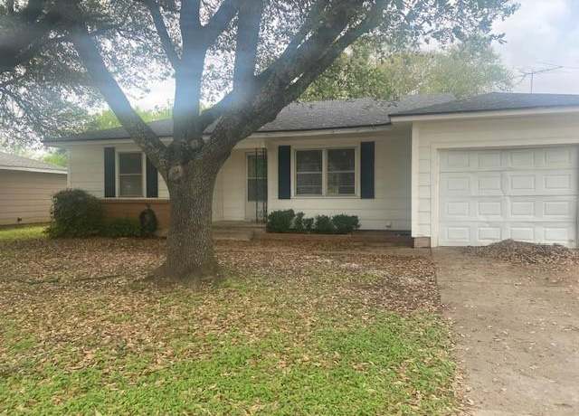 Property at 809 N Main St N, West, TX 76691, 3 beds, 1 bath