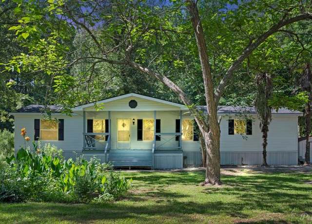 Property at 2021 Luke Ln, Benton, LA 71006, 3 beds, 2 baths