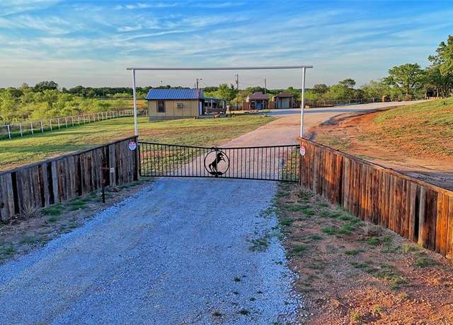 Property at 4950 US Highway 82 W, Nocona, TX 76255, 4 beds, 3.5 baths