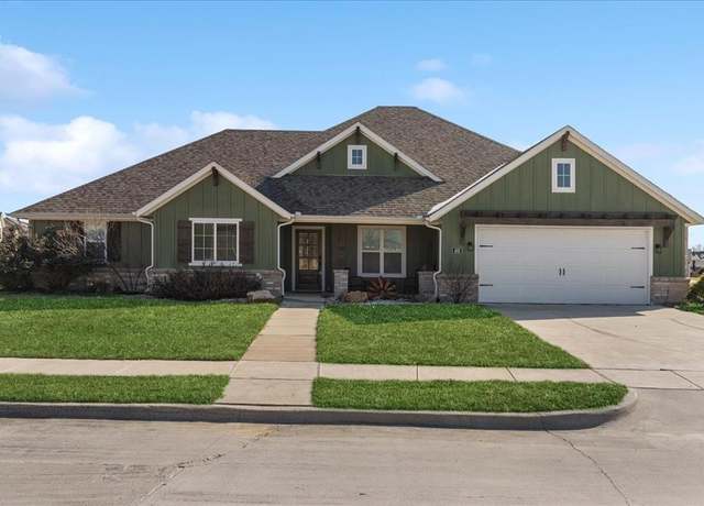 Property at 402 N College St, Pilot Point, TX 76258, 4 beds, 3 baths