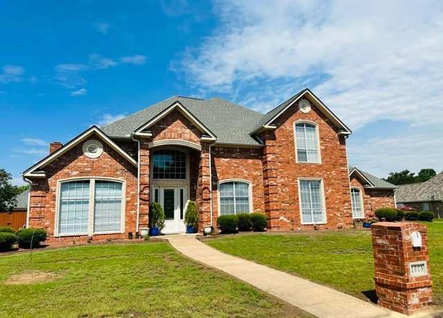 Property at 1905 Briar Oak, Paris, TX 75462, 4 beds, 3 baths