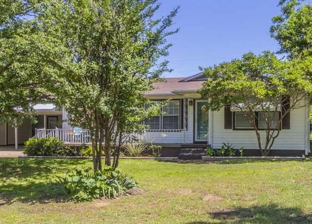 Property at 2710 Mineral Wells Hwy, Weatherford, TX 76088, 4 beds, 2 baths