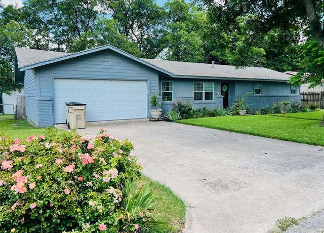 Property at 306 Sunset Dr, Comanche, TX 76442, 3 beds, 2 baths