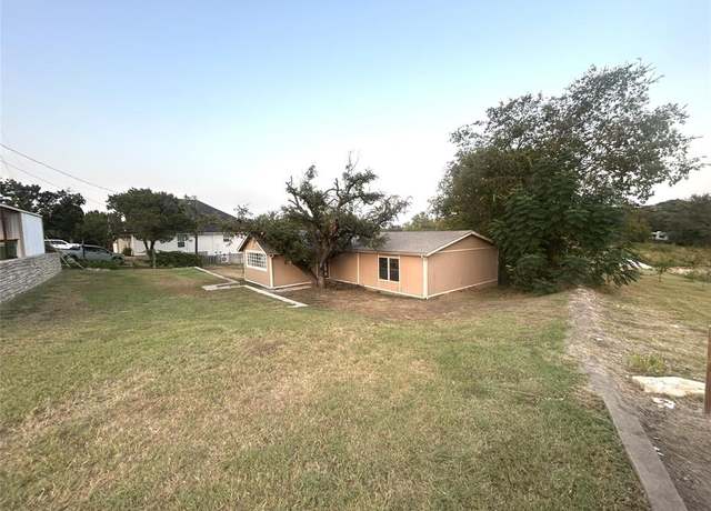 Property at 1201 Comanche Cove Dr, Granbury, TX 76048, 4 beds, 2 baths