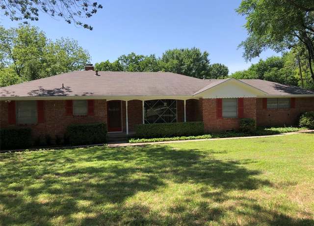 Property at 608 Spinner Rd, Desoto, TX 75115, 2 beds, 2 baths