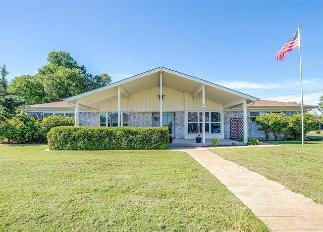 Property at 1451 Vine St, Weatherford, TX 76086, 3 beds, 2.5 baths