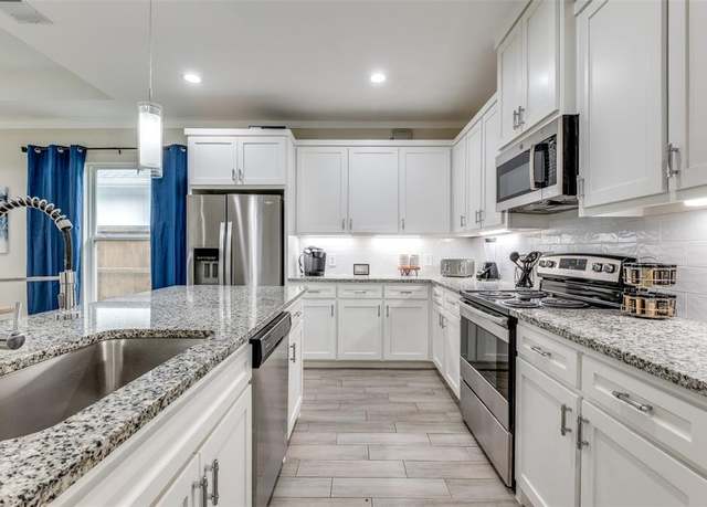 Property at 3410 Navaro St, Dallas, TX 75212, 4 beds, 3 baths