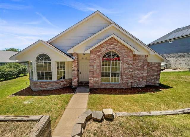 Property at 2305 Rockhill Rd, Mckinney, TX 75072, 3 beds, 2 baths