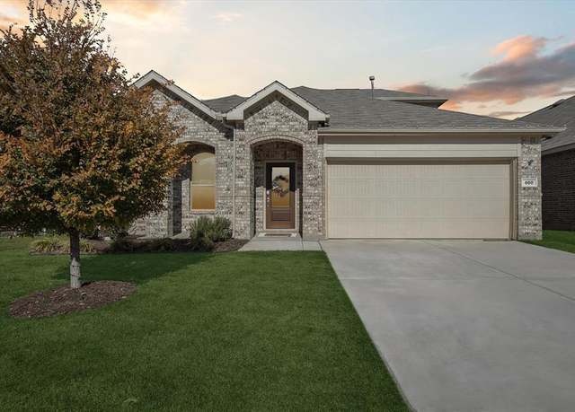 Property at 660 Ridgeback Trl, Fort Worth, TX 76052, 4 beds, 2.5 baths