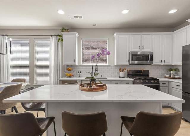 Property at 10605 Matador Dr, Mckinney, TX 75072, 3 beds, 2.5 baths