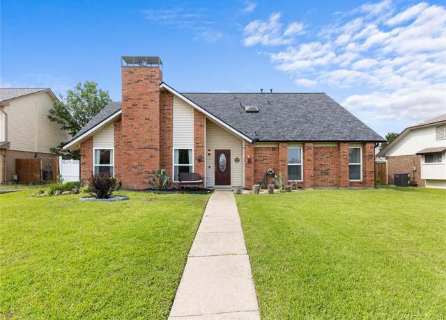 Property at 2524 Rosebud Ct, Carrollton, TX 75006, 5 beds, 2.5 baths