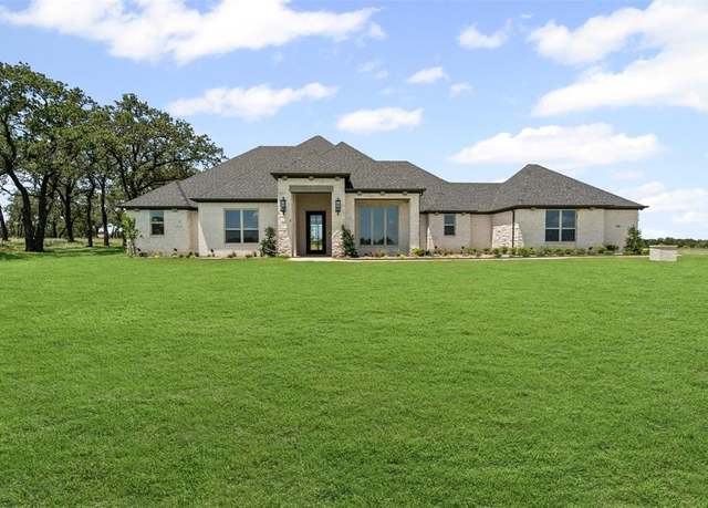 Property at 548 Royal Santana Run, Weatherford, TX 76087, 4 beds, 3 baths