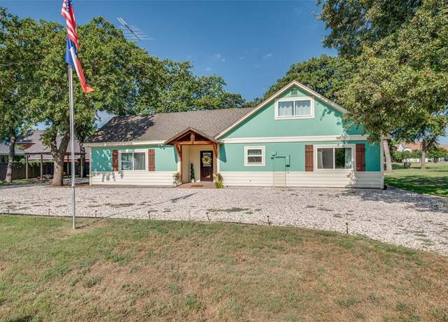 Property at 100 Huron Trl, Lake Kiowa, TX 76240, 4 beds, 3 baths