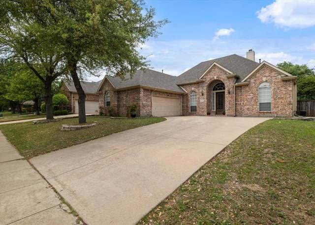 Property at 525 Green Apple Dr, Garland, TX 75044, 3 beds, 3.5 baths