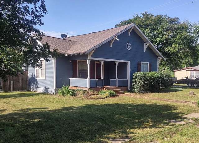 Property at 301 E White St, Pilot Point, TX 76258, 2 beds, 1 bath