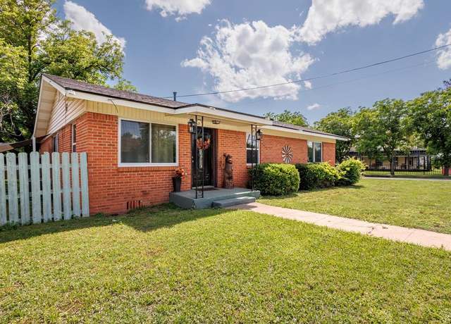 Property at 515 W Walnut, Coleman, TX 76834, 3 beds, 2 baths