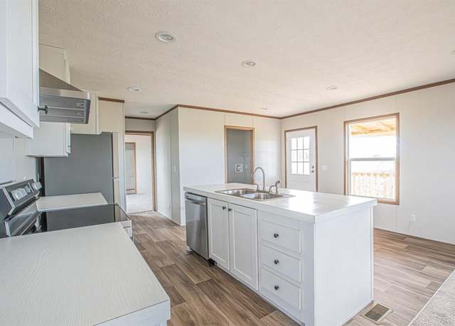 Property at 224 Huddleston Rd, Sunset, TX 76720, 4 beds, 2 baths