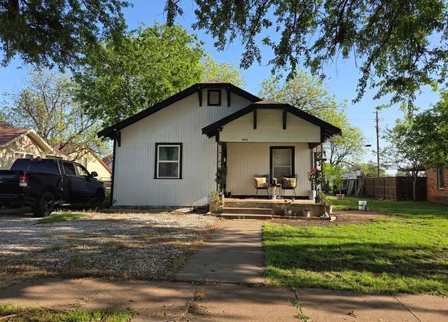 Property at 304 W Hamilton St, Olney, TX 76374, 3 beds, 2 baths