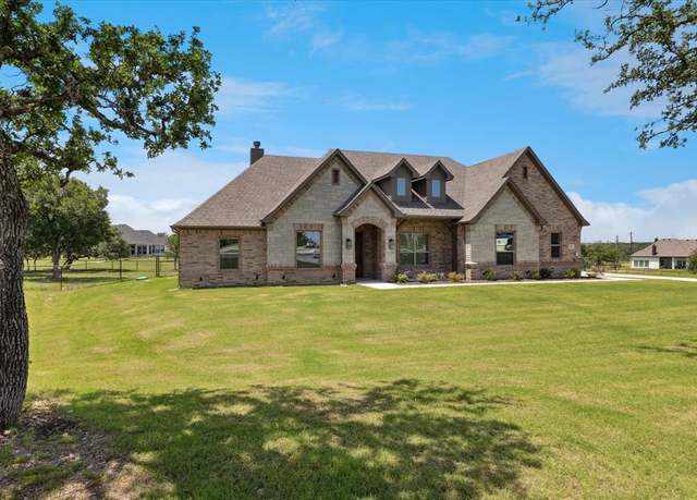Property at 341 Oak Meadow Ln, Weatherford, TX 76085, 4 beds, 3 baths