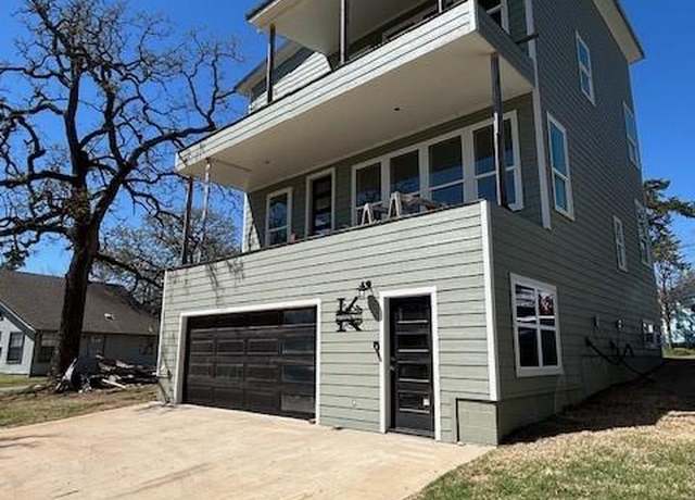 Property at 121 Oak St, Gordonville, TX 76245, 4 beds, 3 baths
