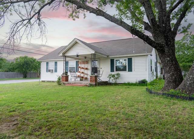 Property at 904 S Perrin St, Decatur, TX 76234, 3 beds, 2 baths