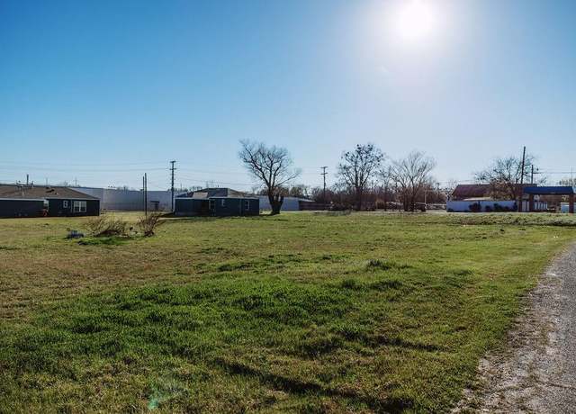 Property at 808 E Third St, Bonham, TX 75418