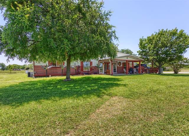 Property at 5295 Ganzer Rd W, Krum, TX 76249, 3 beds, 2 baths