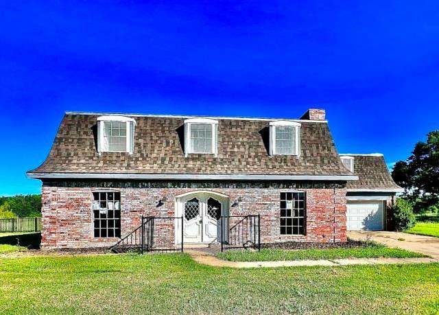 Property at 3201 Shoreview Dr, Cleburne, TX 76033, 4 beds, 3 baths
