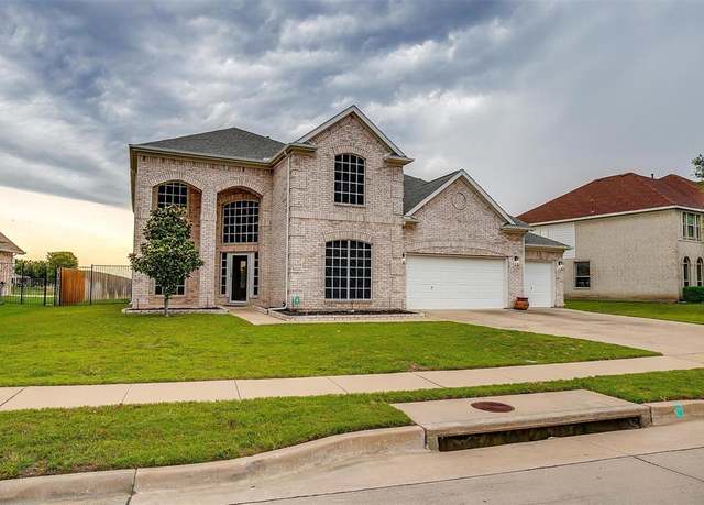 Property at 5528 Brazoria Dr, Grand Prairie, TX 75052, 4 beds, 3.5 baths