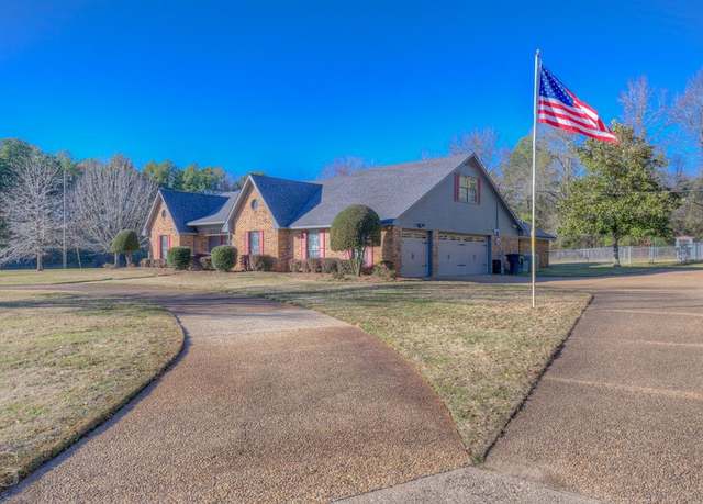 Property at 111 White Rd, Frierson, LA 71027, 5 beds, 2.5 baths