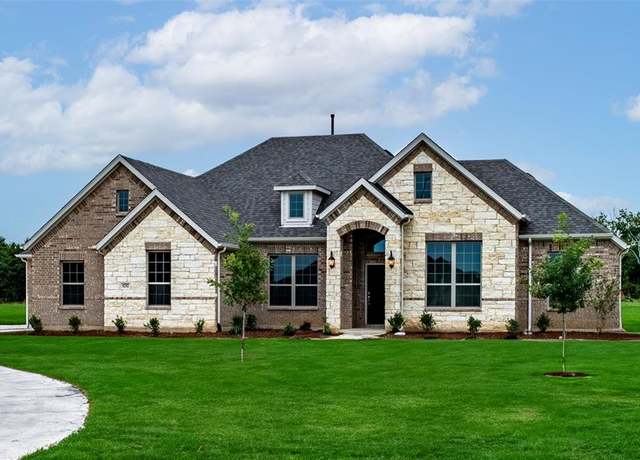 Property at 8292 Honeywell, Greenville, TX 75402, 4 beds, 2 baths