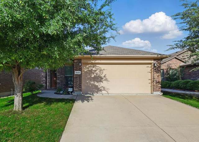 Property at 5225 Austin Ridge Dr, Fort Worth, TX 76179, 3 beds, 2 baths