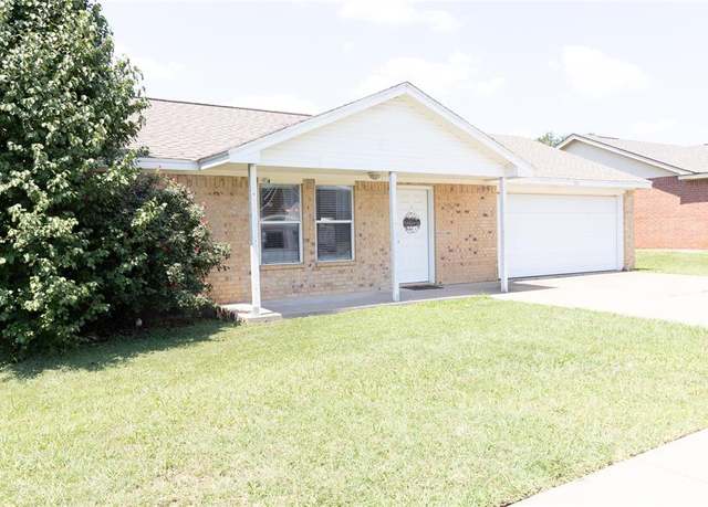 Property at 306 Kathy Ln, Granbury, TX 76049, 3 beds, 2 baths