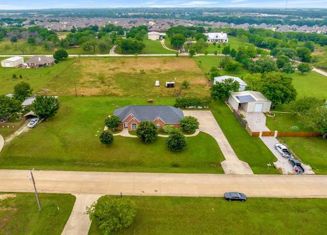 Property at 518 12th St, Justin, TX 76247, 3 beds, 2.5 baths