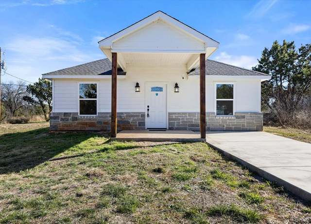 Property at 3619 Hidden Oak Dr, Granbury, TX 76048, 3 beds, 2 baths