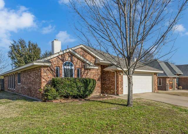 Property at 308 Parkview Dr, Saginaw, TX 76179, 5 beds, 3 baths