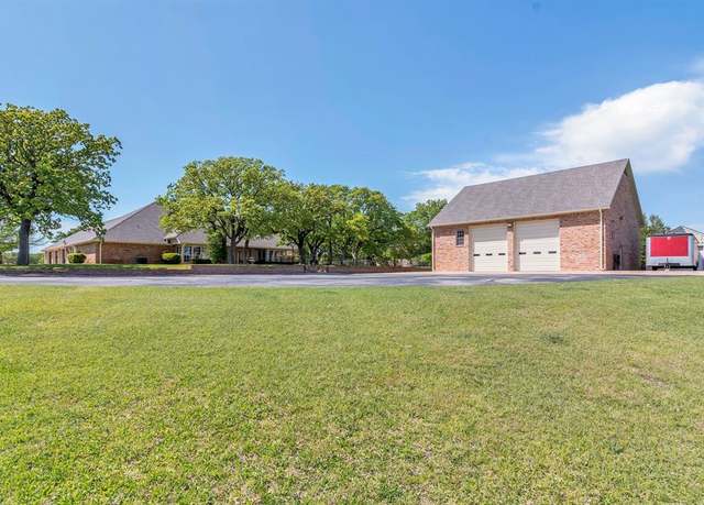 Property at 327 Saddle Club Rd, Weatherford, TX 76088, 4 beds, 5 baths