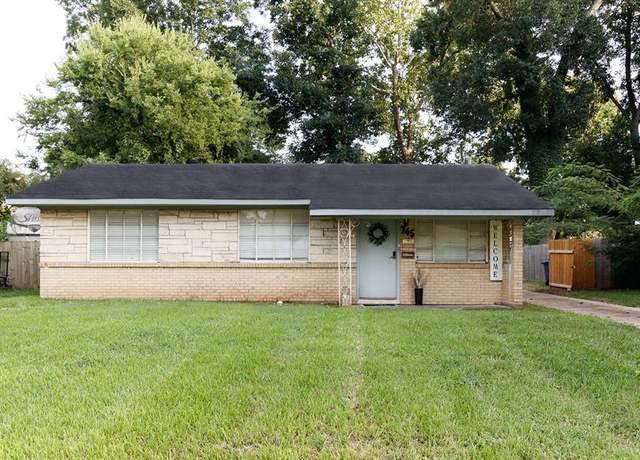Property at 745 E Washington St, Shreveport, LA 71104, 4 beds, 2 baths