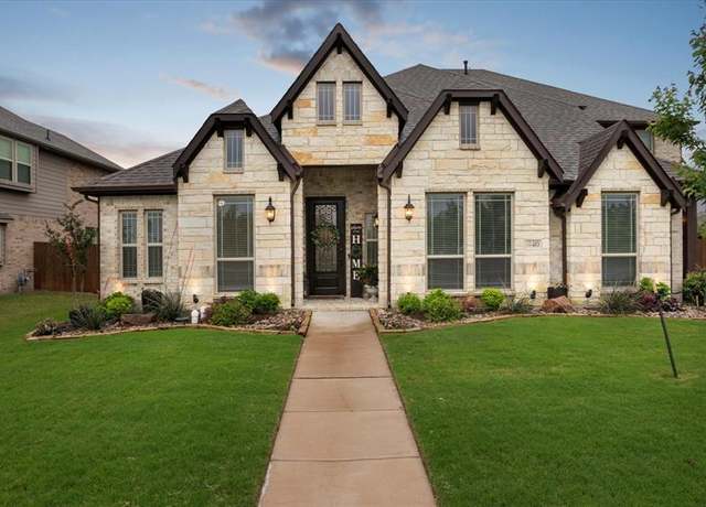 Property at 440 Wildwood Ct, Waxahachie, TX 75165, 5 beds, 4.5 baths