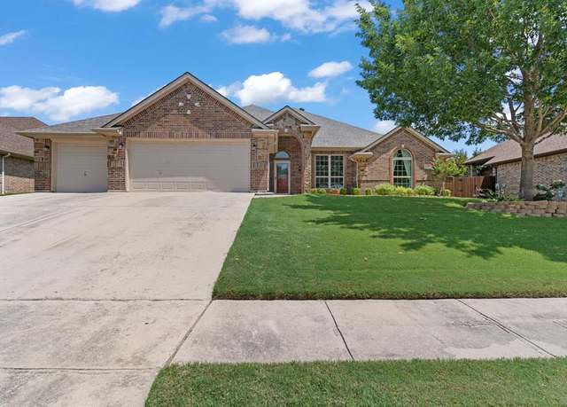 Property at 8228 Shady Valley Dr, Benbrook, TX 76116, 3 beds, 2 baths