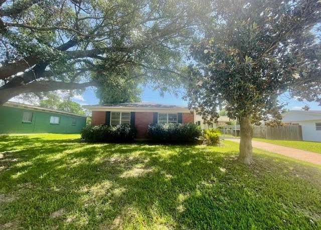 Property at 3211 Caroline Dr, Bossier City, LA 71112, 3 beds, 1.5 baths