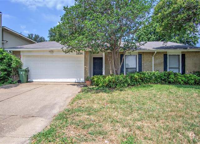 Property at 1934 Lost Creek Dr, Arlington, TX 76006, 3 beds, 2 baths