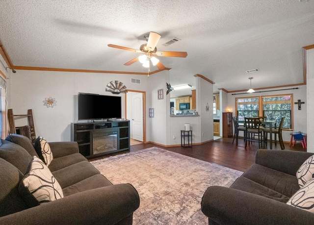 Property at 1353 Vinewood Dr, Mansfield, TX 76063, 3 beds, 2 baths