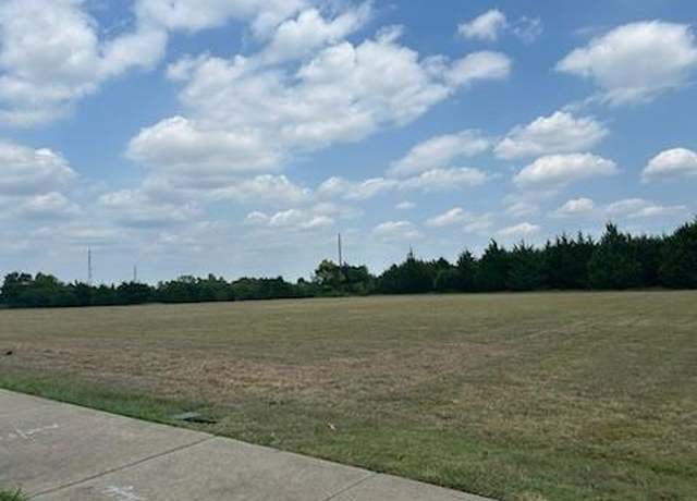 Property at 123 Parks Dr, Desoto, TX 75115