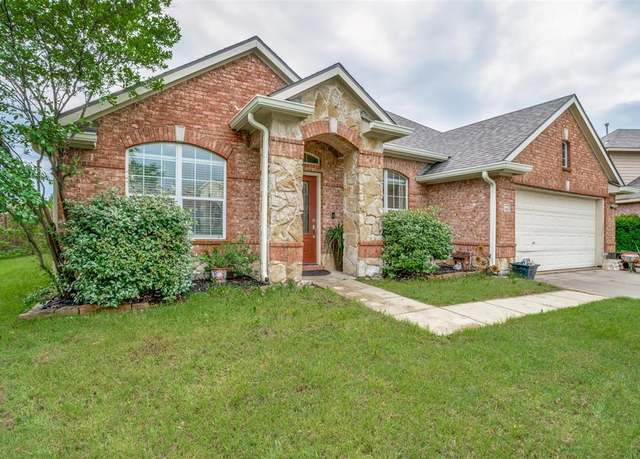Property at 9204 Lockhart Dr, Arlington, TX 76002, 3 beds, 2 baths