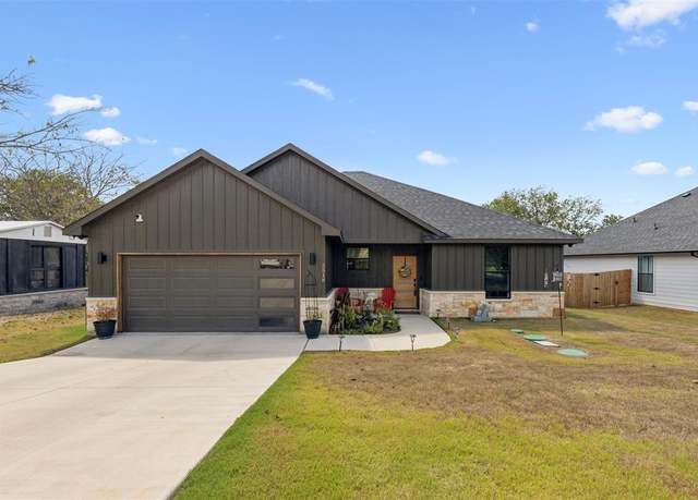 Property at 5518 Firewood Trl, Granbury, TX 76048, 3 beds, 2 baths
